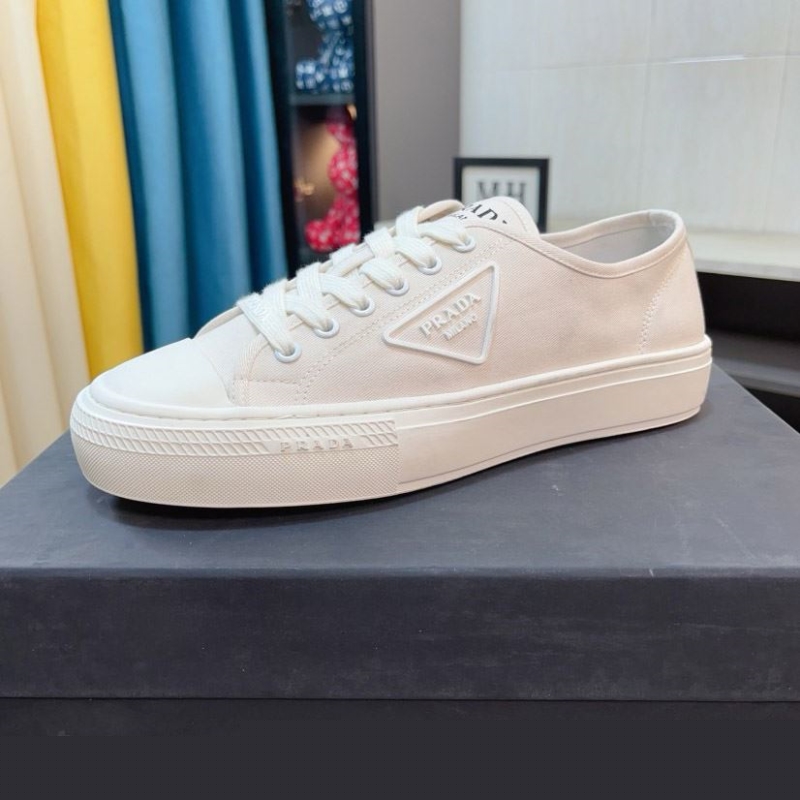 Pra*a casual shoes